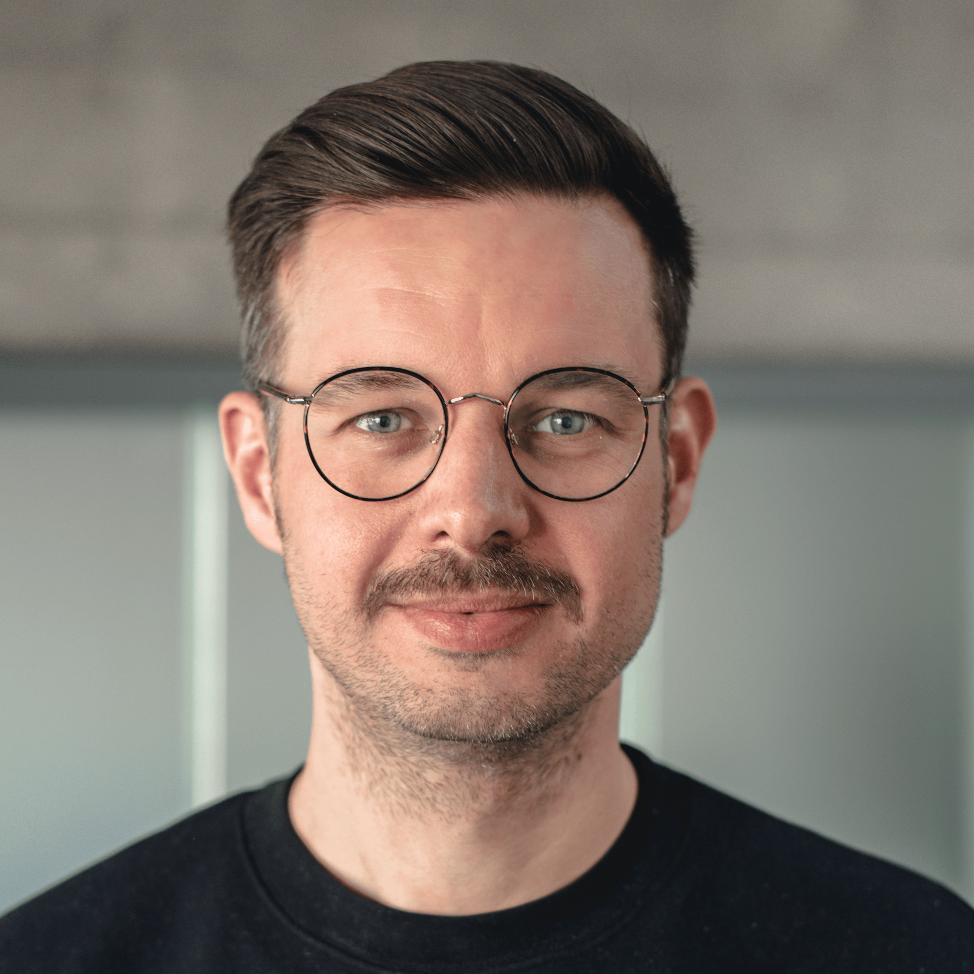 Navigation bar avatar